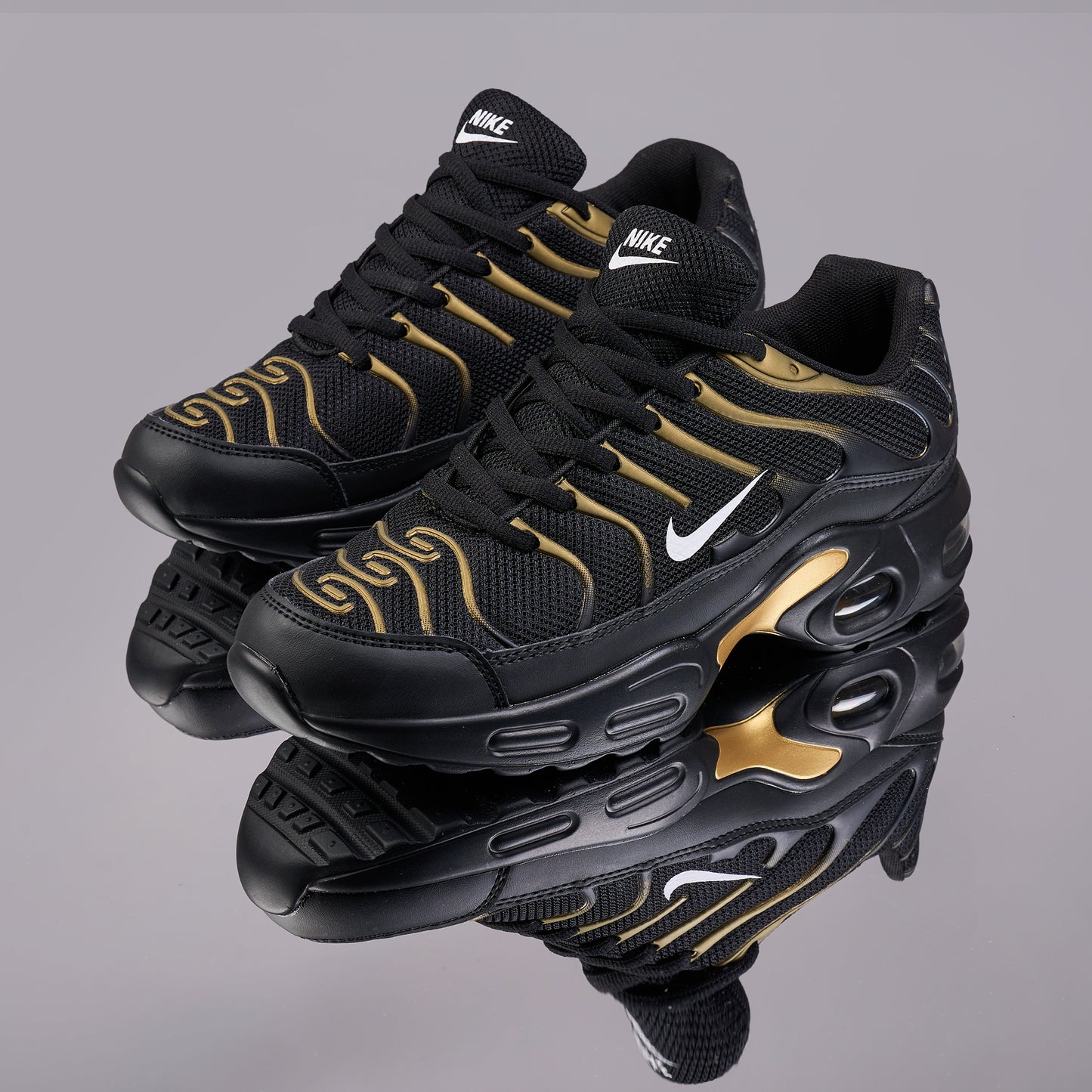 Air Max TN, Negru/Gold